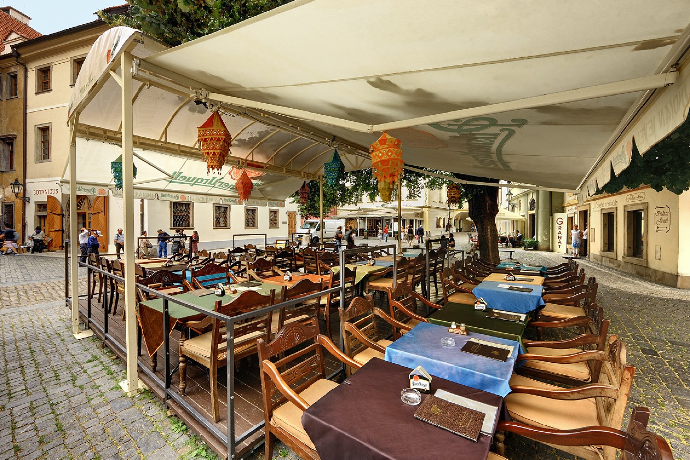 Indian Jewel's terrace on the Týn courtyard by day